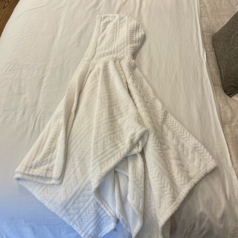 White La Vie en Rose fuzzy blanket with hood